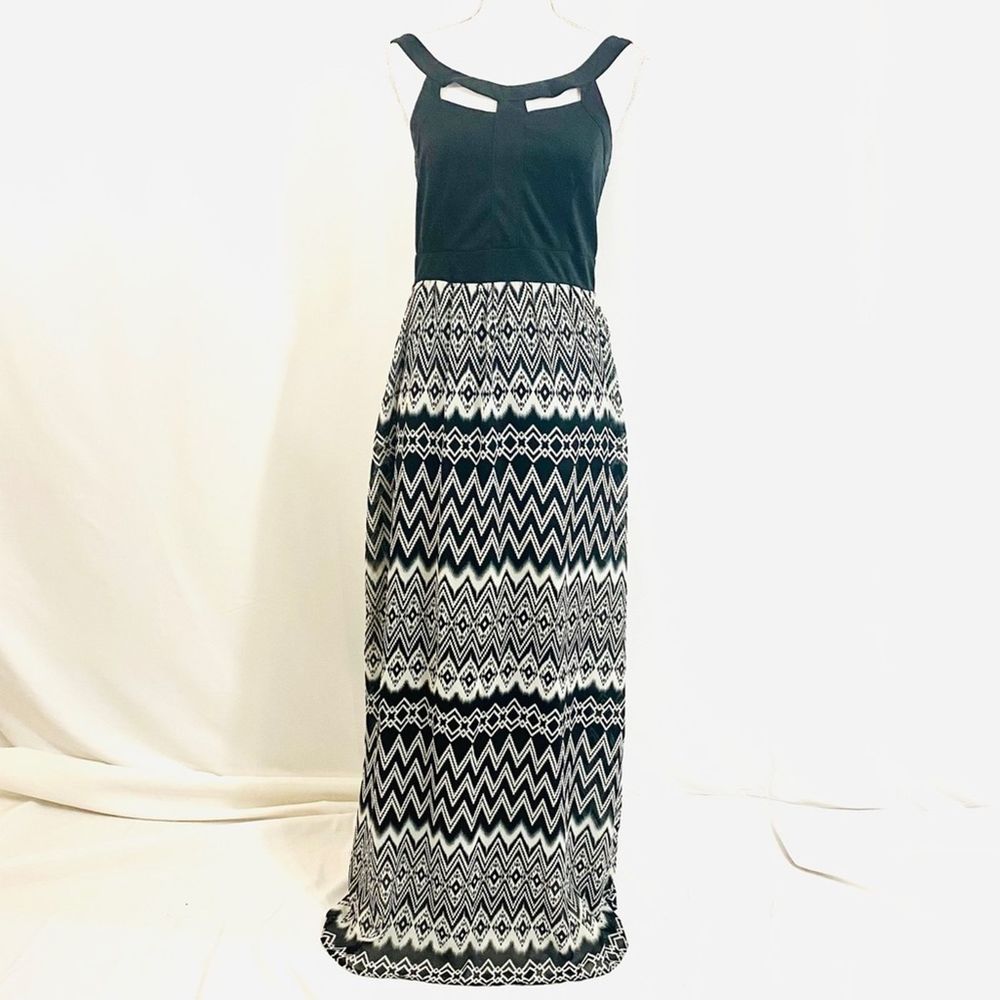 New Look Black & White Chevron Maxi Dress - Picture 6 of 10